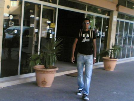 ana kharej  mn hotel bostan